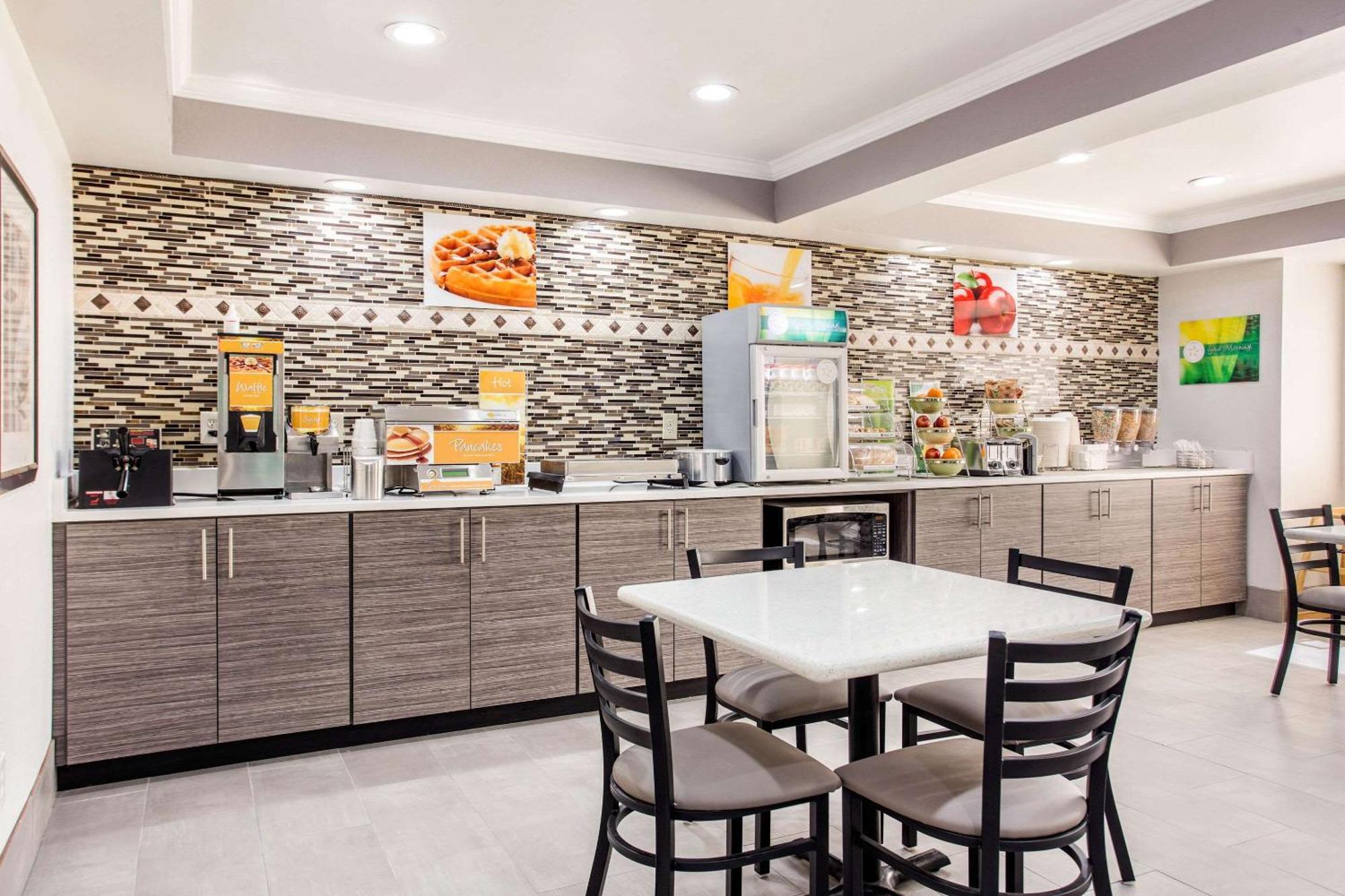 Quality Inn & Suites Myrtle Beach Near Outlets Buitenkant foto