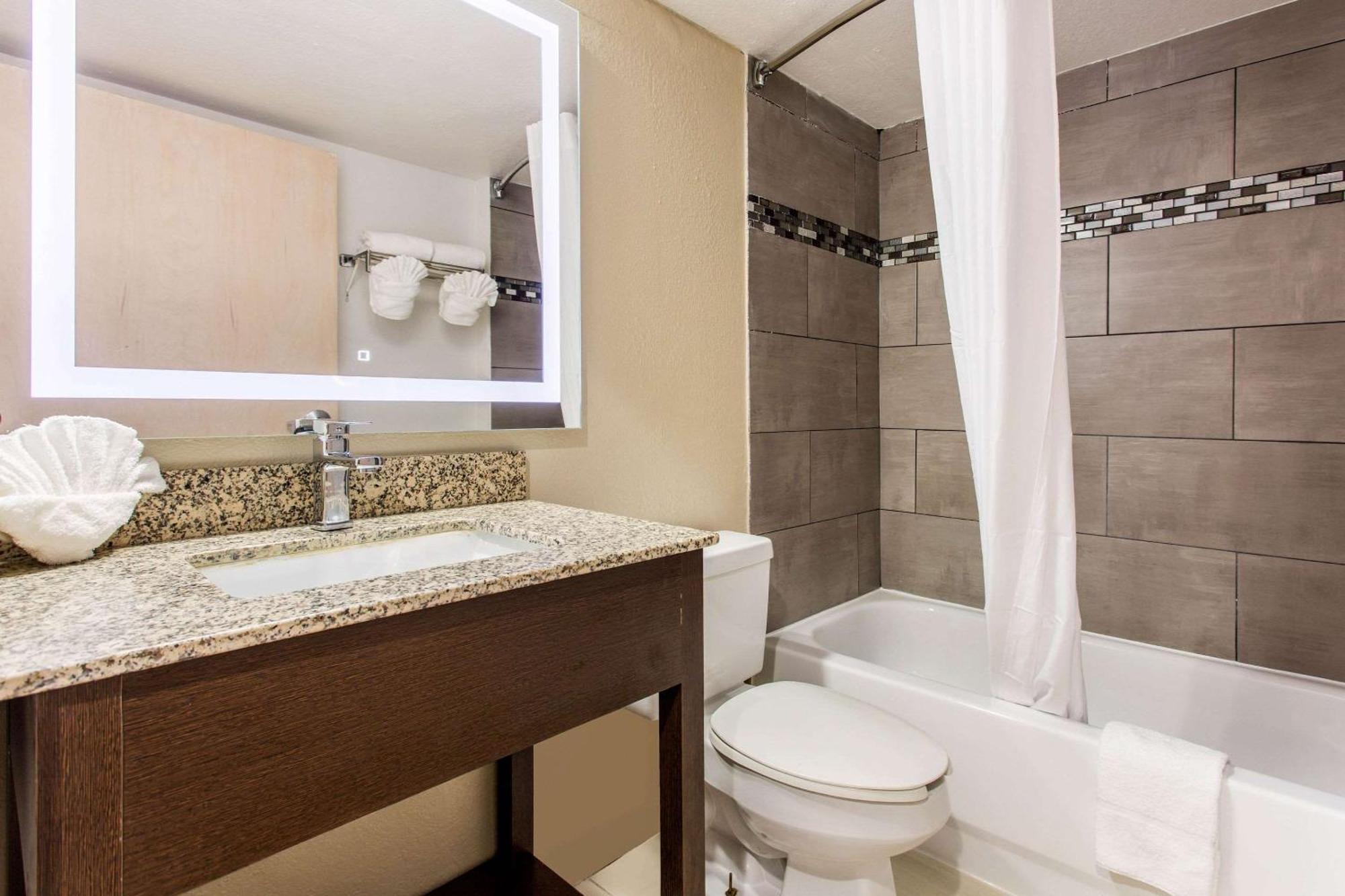 Quality Inn & Suites Myrtle Beach Near Outlets Buitenkant foto
